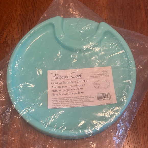🌸NIP PAMPERED CHEF Outdoor Party Plate - set of 6 - Picture 2 of 7